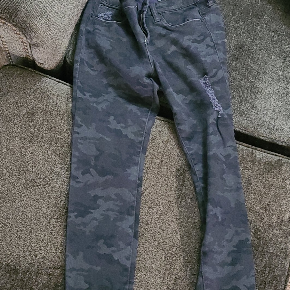 Camo pants 👖💋 - Picture 9 of 14